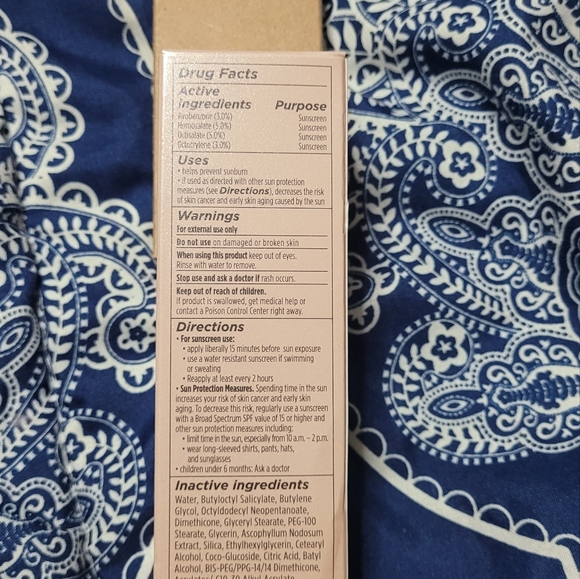 Laura Mercier Tinted Moisturizer Light Revealer Illuminator SPF 25 - Picture 3 of 4